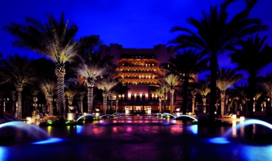Willkommen im Al Bustan Palace