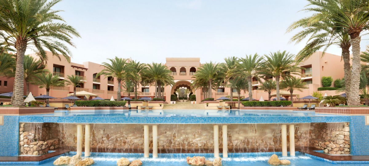 26-Shangri-La-Al-Husn-Resort-and-Spa-Infinity-Pool-Waterfall-Kopie.jpg