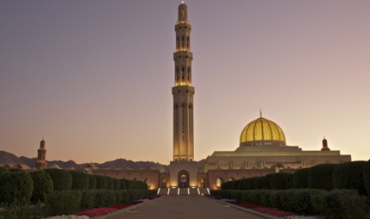 Sultan-Qaboos-Grand-Mosque-Muscat-Oman-1.jpg