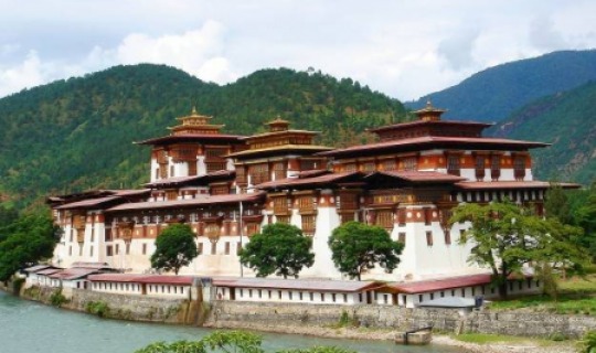 Entdecken Sie die Schätze von Wangdue Dzong