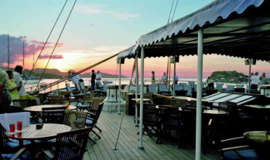 Geniessen Sie die Abendstimmung auf Deck