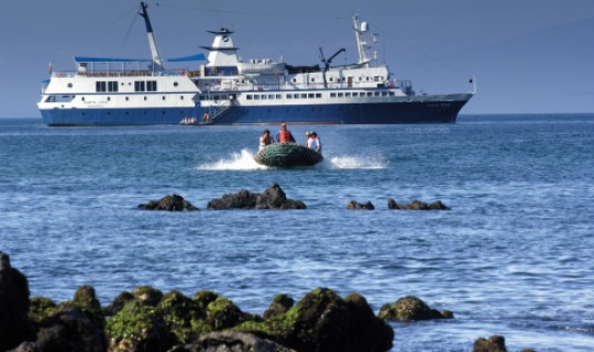 Herzlich Willkommen auf der M/S Santa Cruz Herzlich Willkommen auf der M/S Santa Cruz