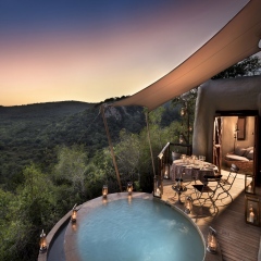 Private-dining-at-plunge-pool-Phinda-Rock-Lodge-Suiteresized.jpg