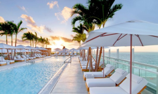 Einer der coolsten Rooftop Pools Miamis