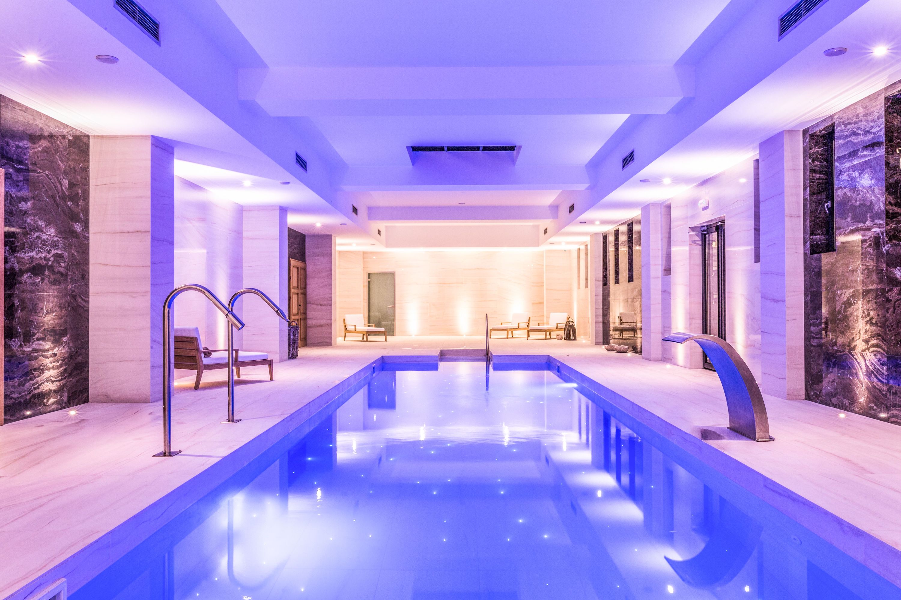 Entspannen Sie im Elemis Spa mit Indoor Pool