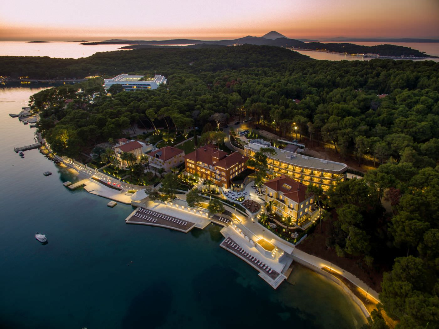 Inmitten üppiger Vegetation
