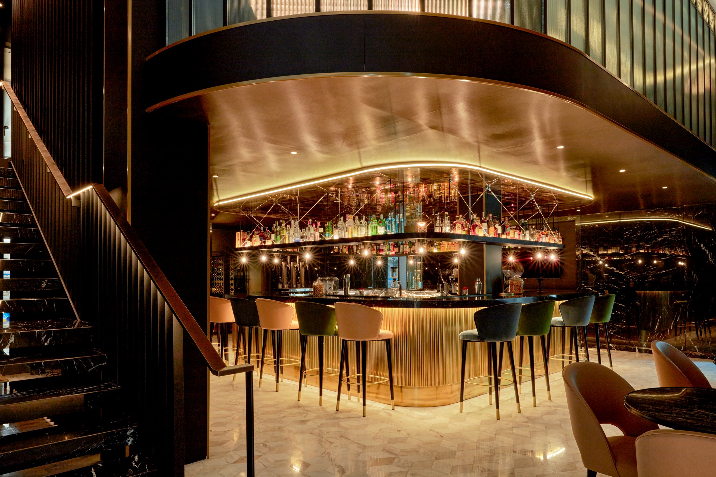 Gönnen Sie sich einen Drink in der exklusiven Línia Bar