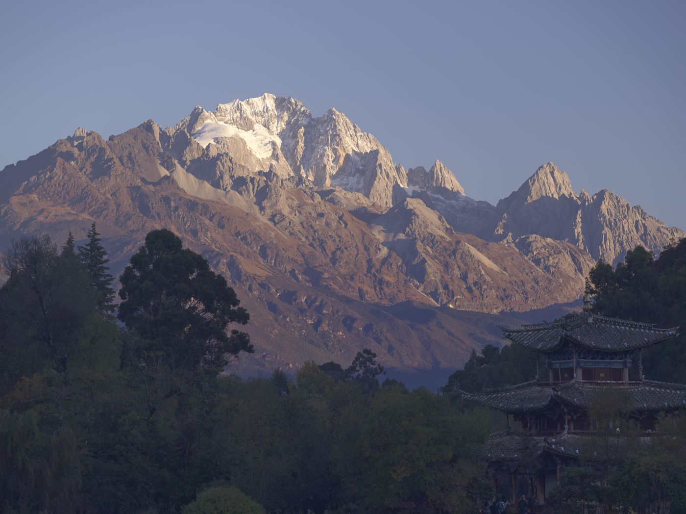 Traumhafter Blick auf die schneebedeckten Gipfel