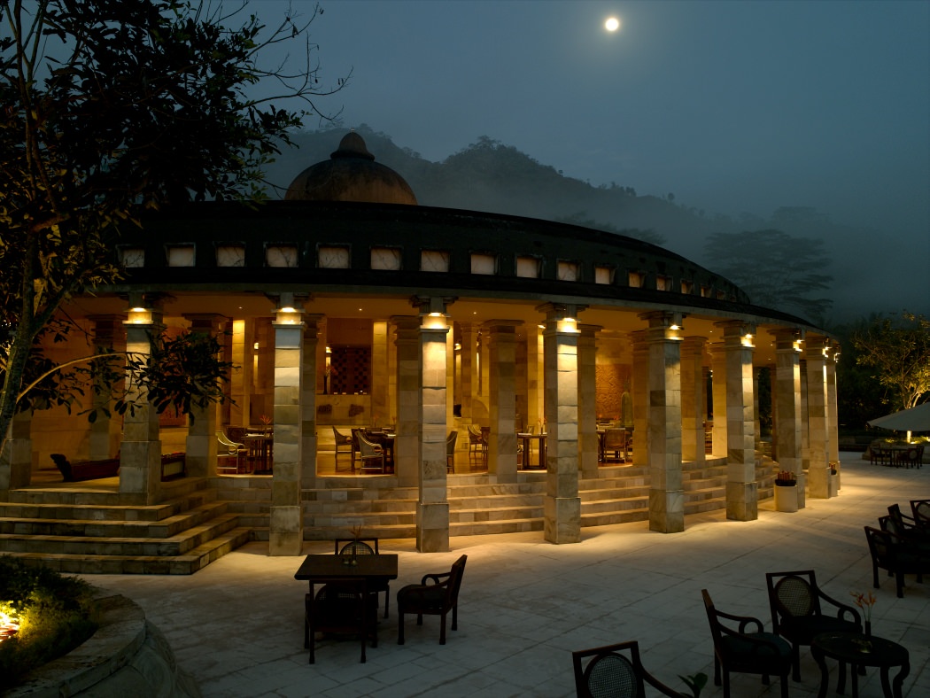 Mystische Abendstimmung im Amanjiwo