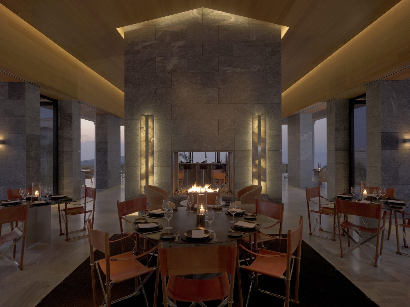 Genießen Sie Ihr Dinner am offenen Kamin 