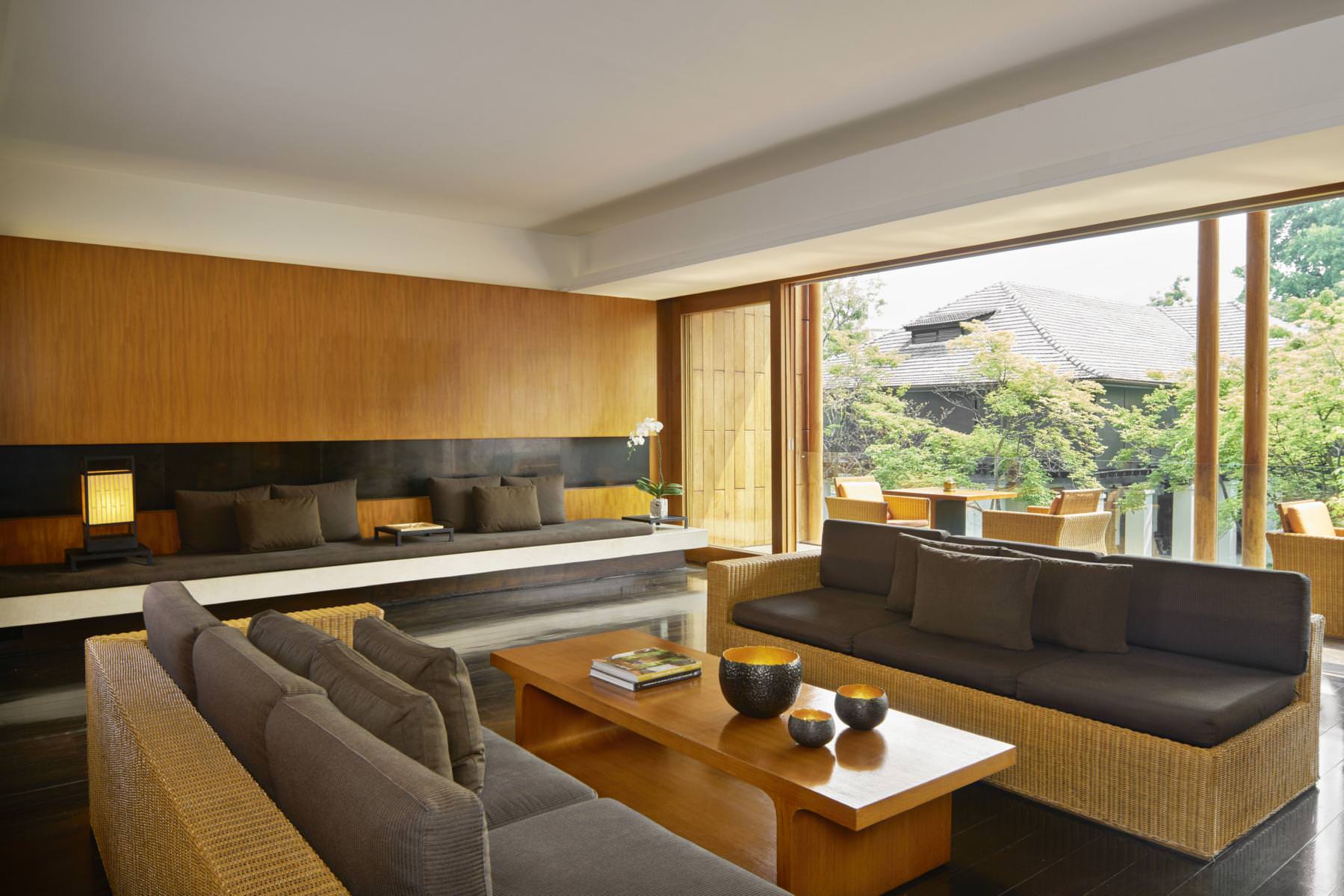 Großräumige Kasara Lounge