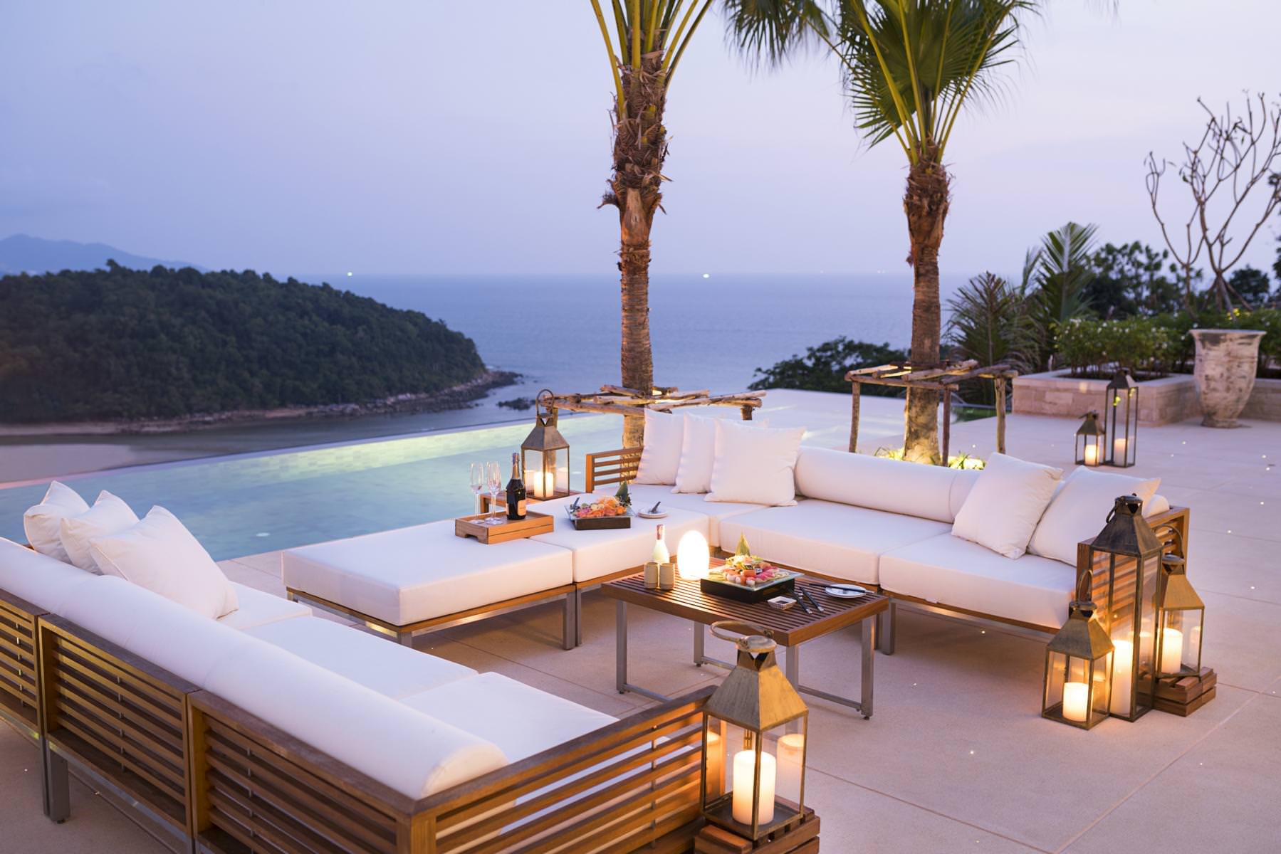 Traumhafter Sonnenuntergang am Layan Beach