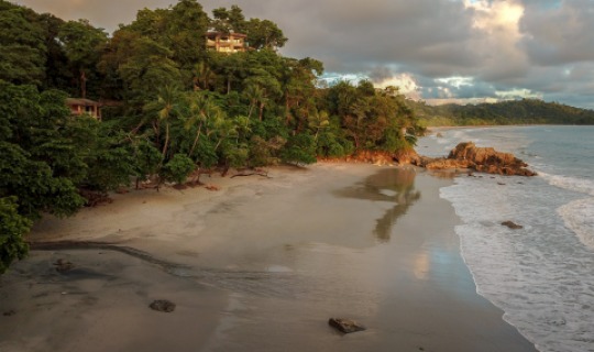 Manuel Antonios traumhaftes Strandpanorama