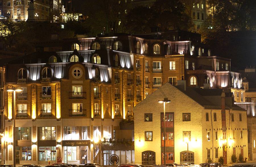 Québec und Auberge-Sainte-Antoine im romantischen Abendlicht