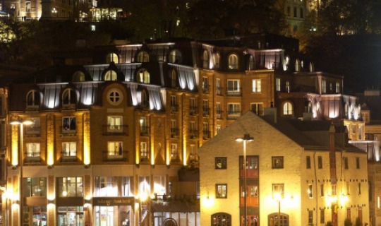 Québec und Auberge-Sainte-Antoine im romantischen Abendlicht