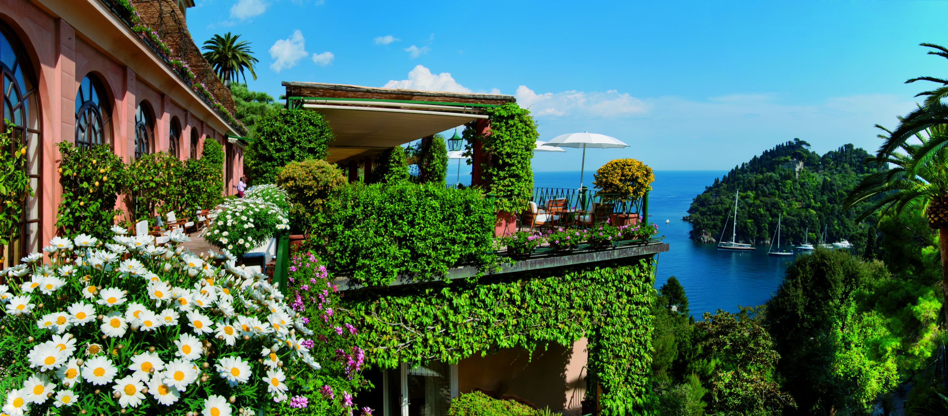 Geniessen Sie Frühstück auf der Terrasse