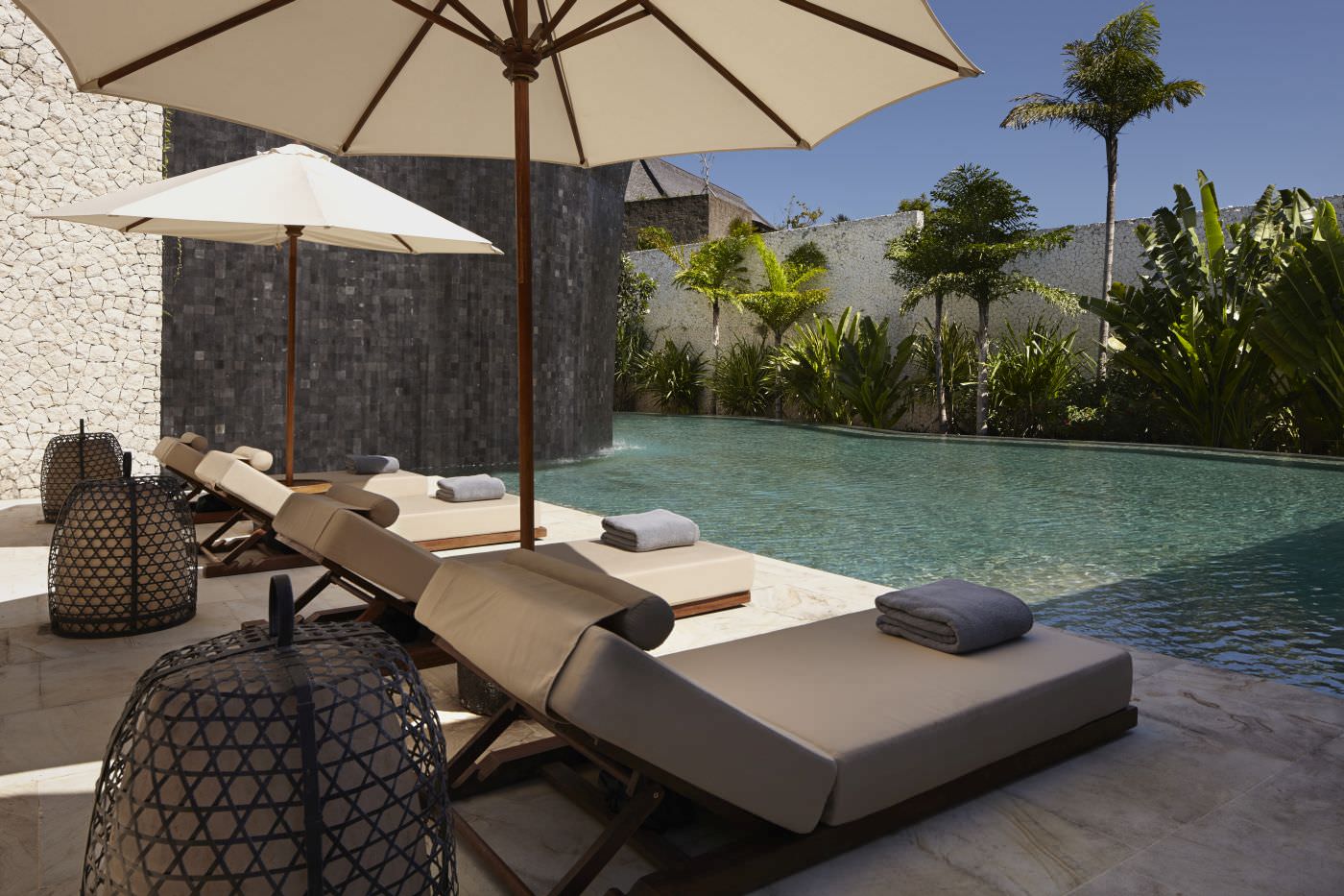 Entspannte Stunden am Pool