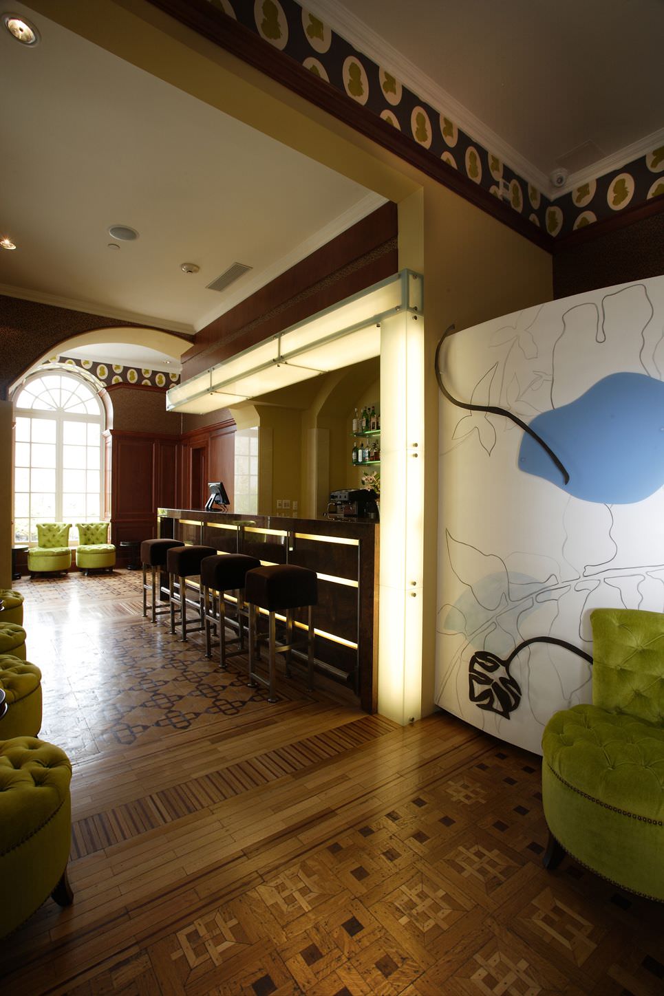 Geniessen Sie einen Drink an der Bar