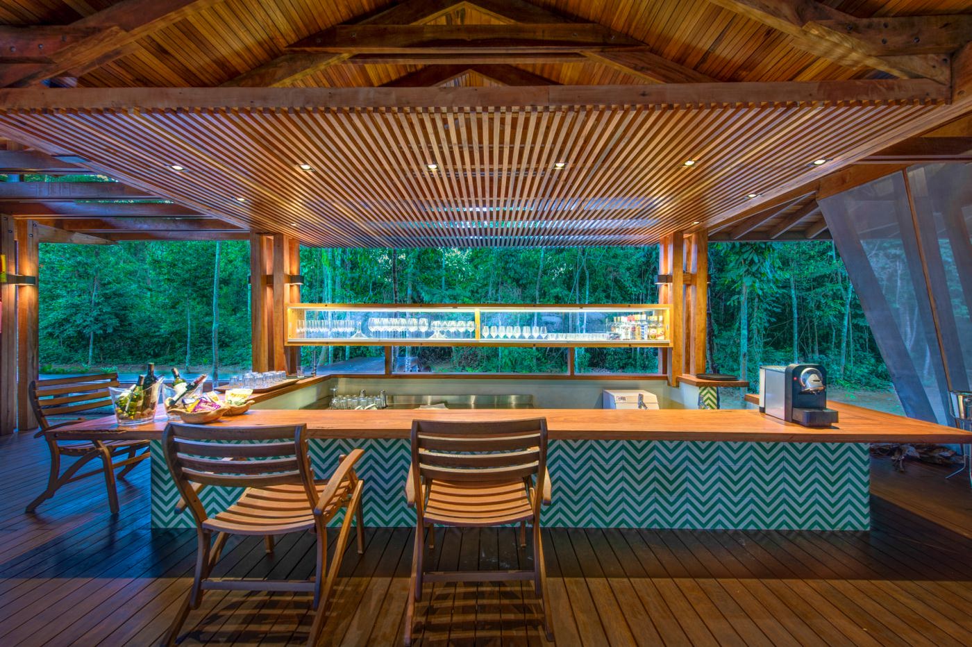 Entspannen Sie an der Bar 