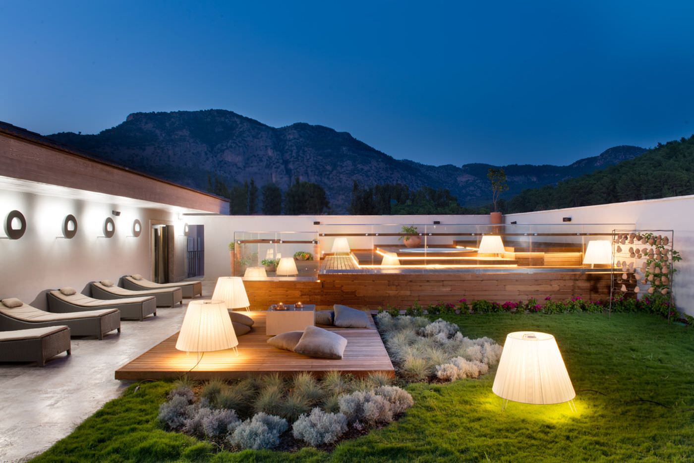 Entspannen Sie im Spa mit Outdoor Jacuzzi.