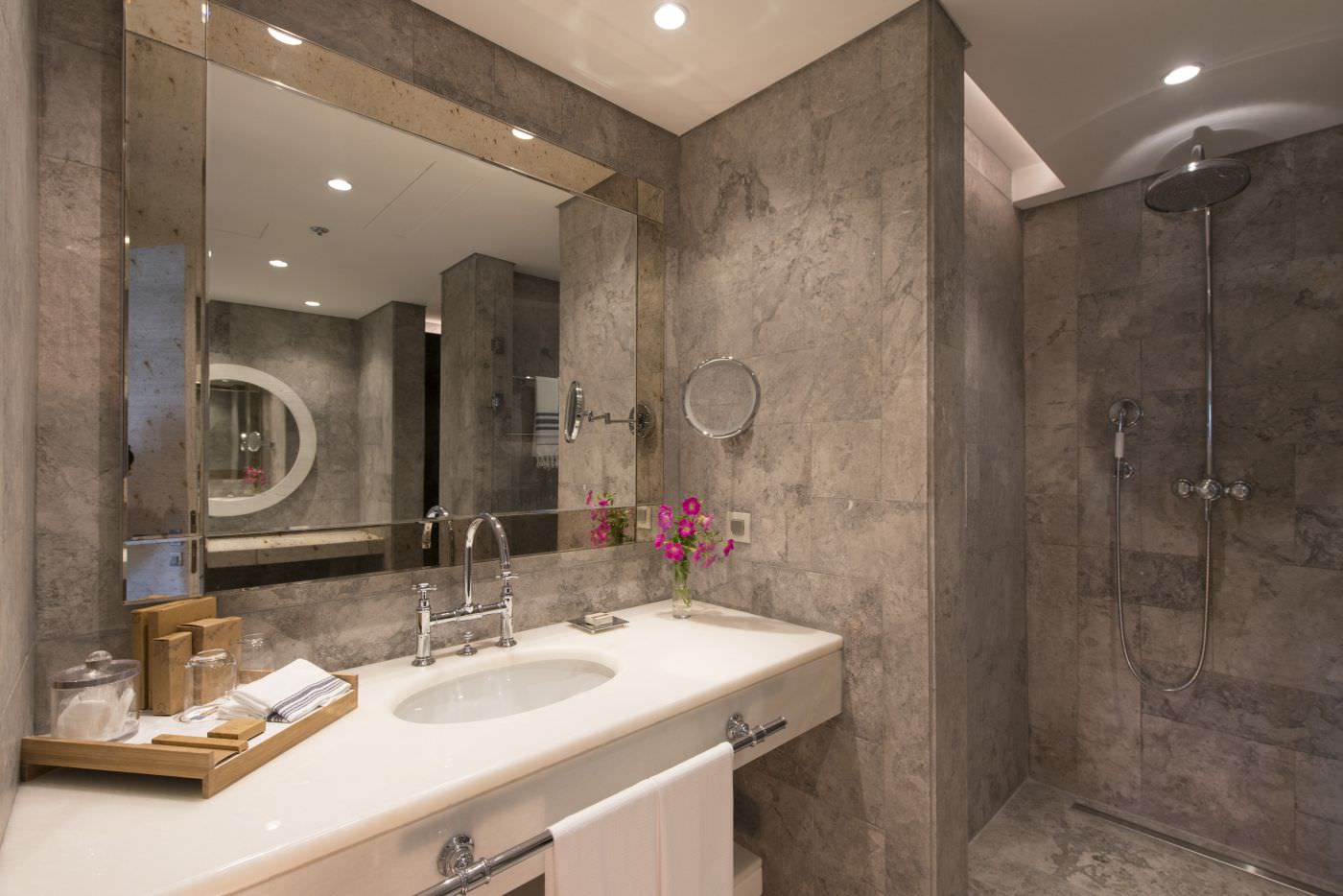 Luxuriöses Badezimmer.