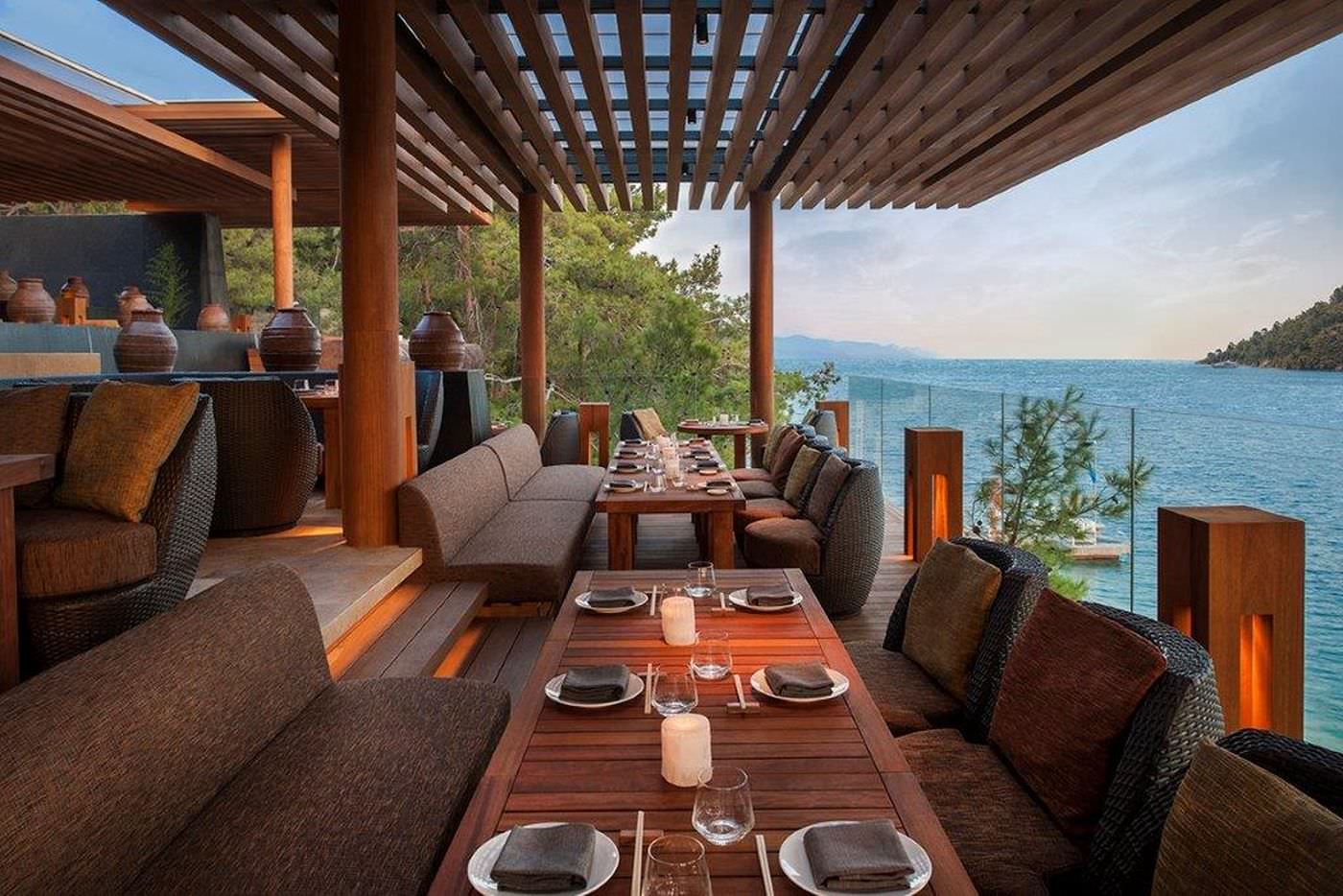 Restaurant mit Panorama Meerblick.