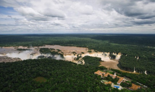 Das Cataratas Hotel mit Blick auf die Iguazu Wasserfälle