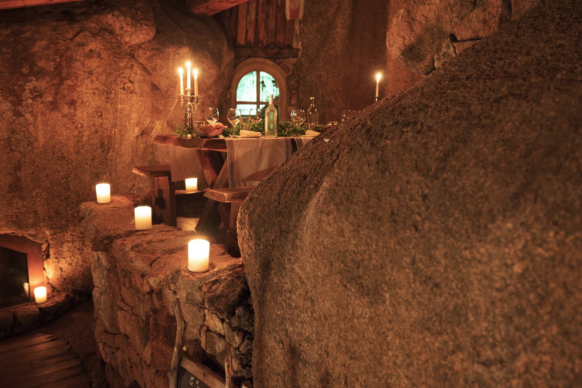 Exquisite Küche in der außergewöhnlichen Atmosphäre der Grotte