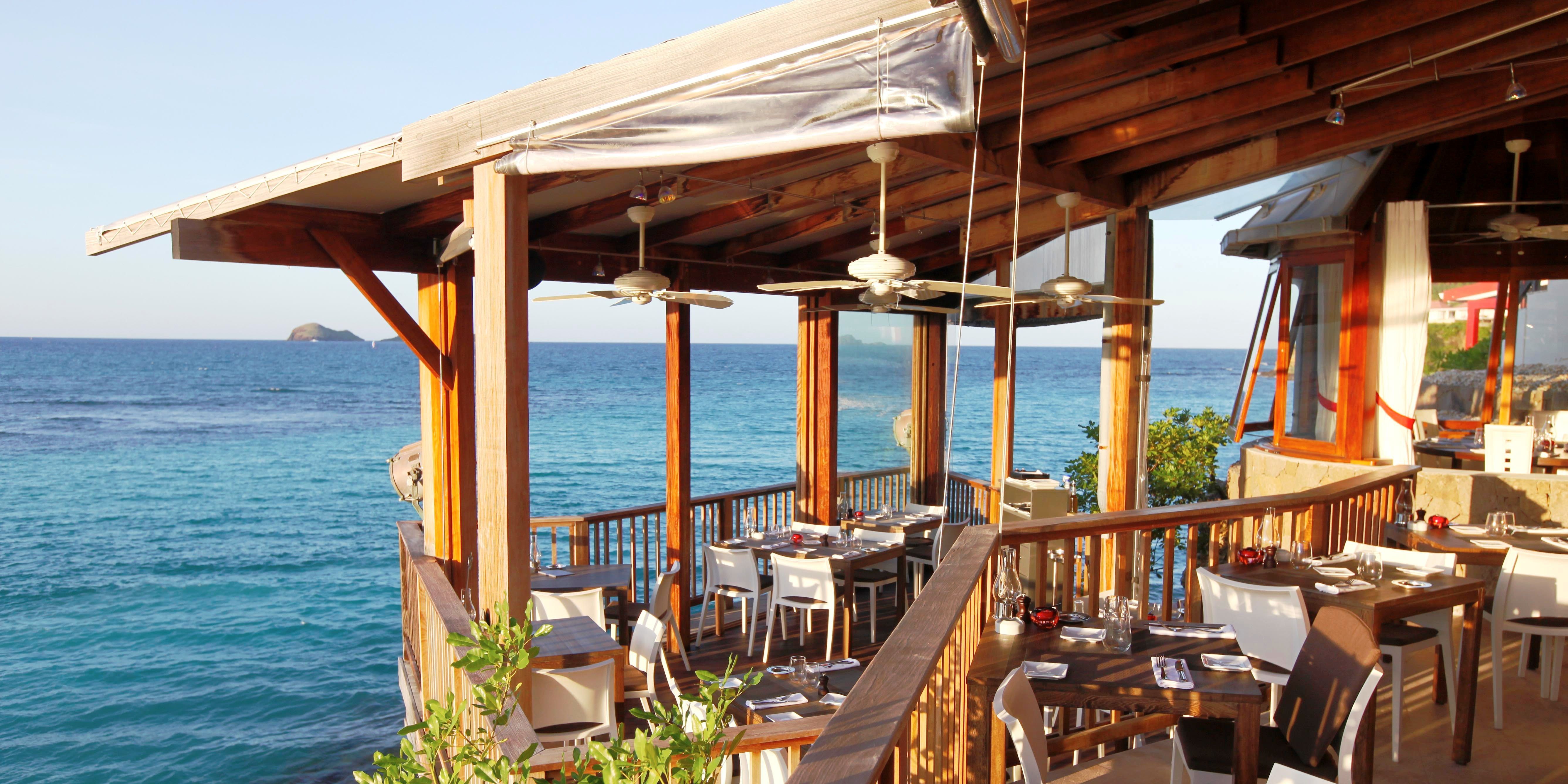 Auch beim Essen umgeben vom türkisblauen karibischen Meer