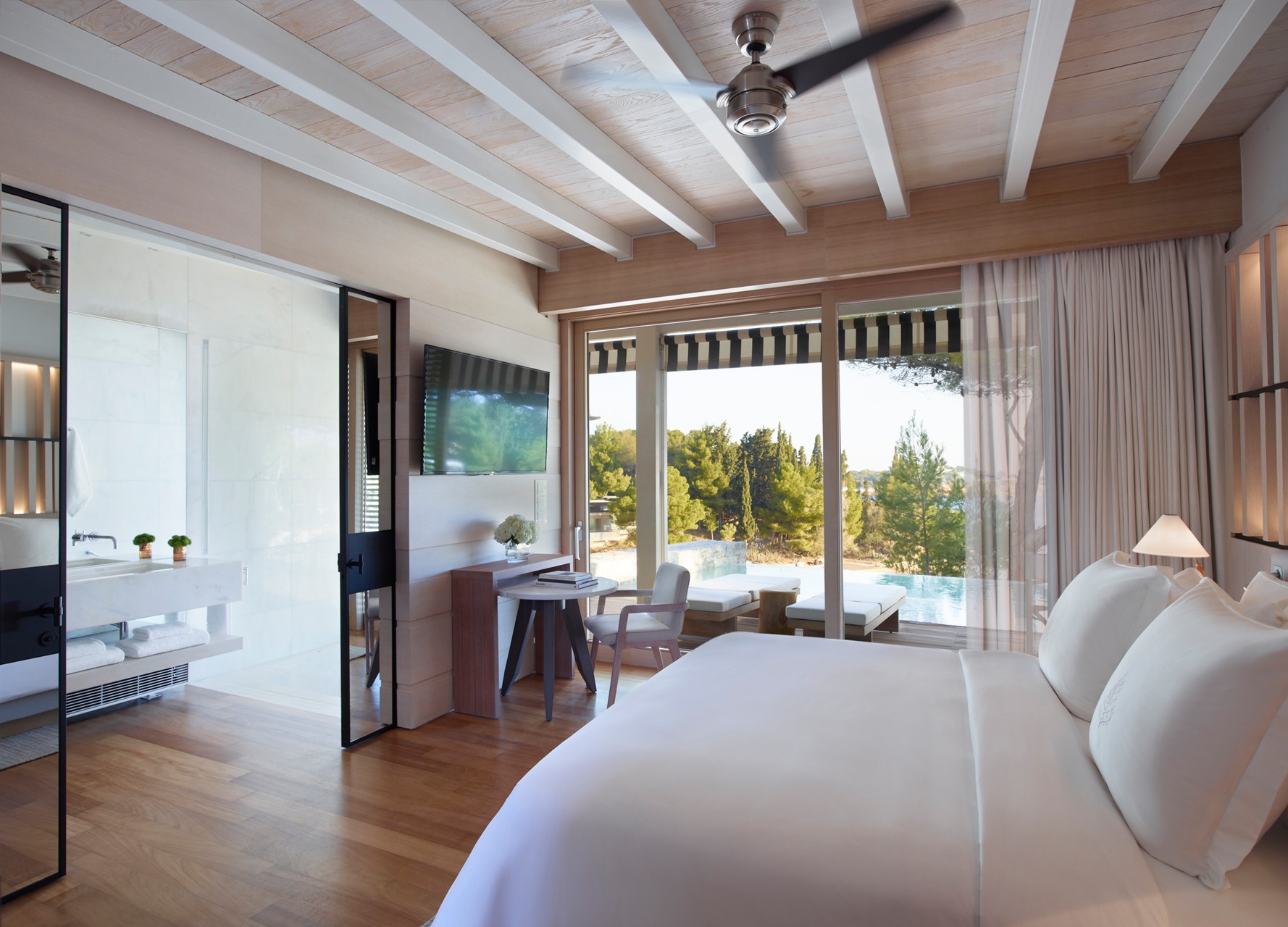 Ziehen Sie sich in Ihren Bungalow mit Pool zurück