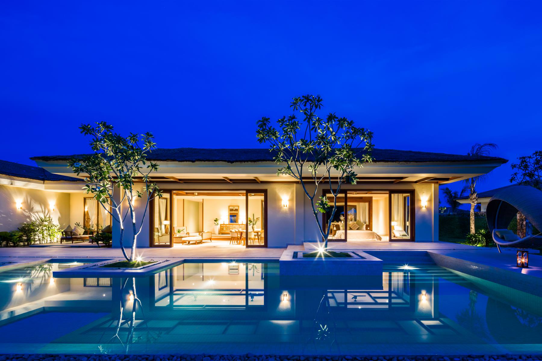 Das Luxushotel erstrahlt bei Nacht