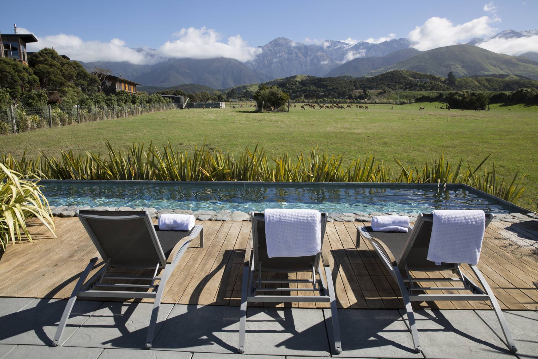 Entspannen Sie am Pool mit einzigartigem Panoramablick