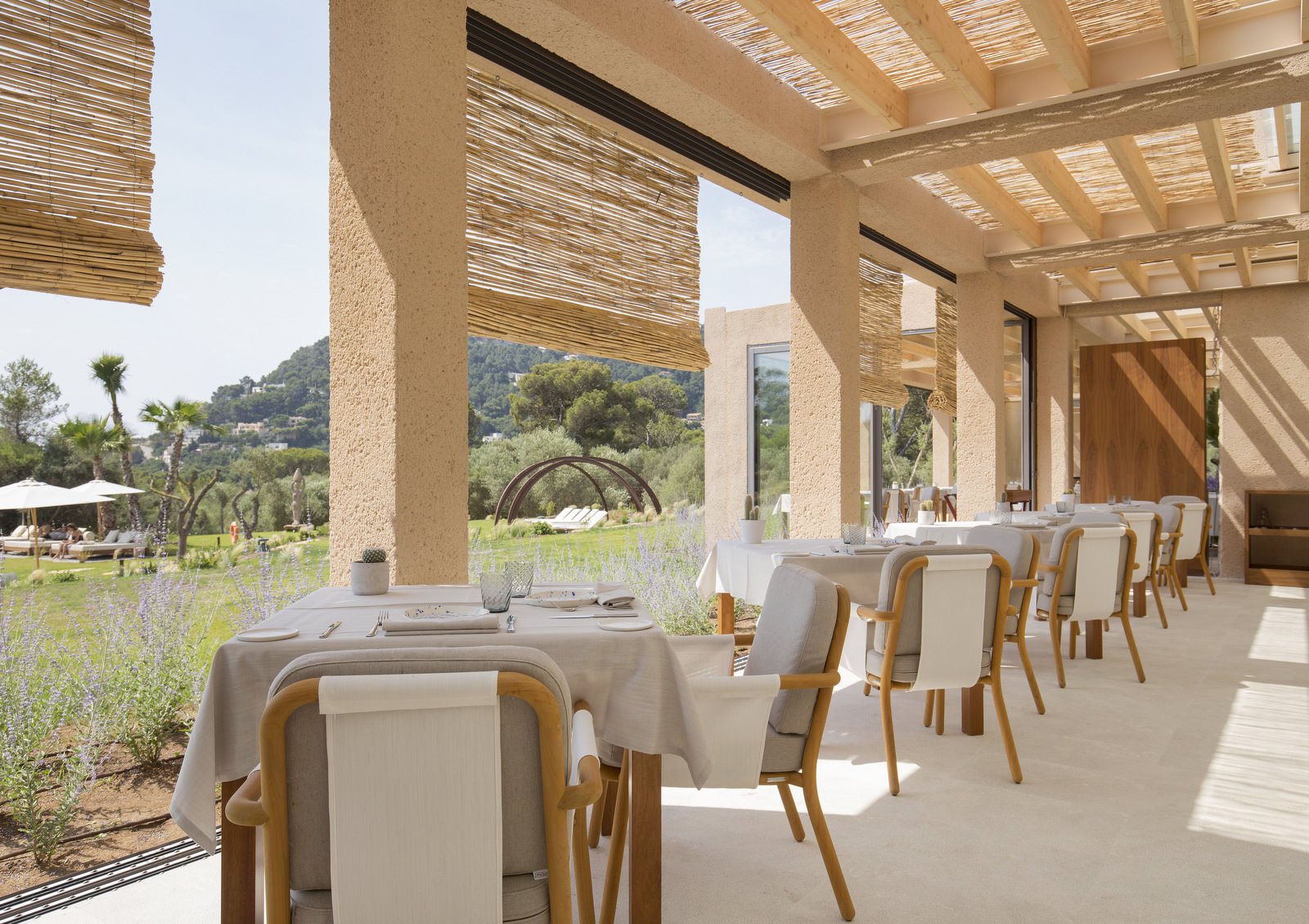 Dinieren Sie auf der Terrasse