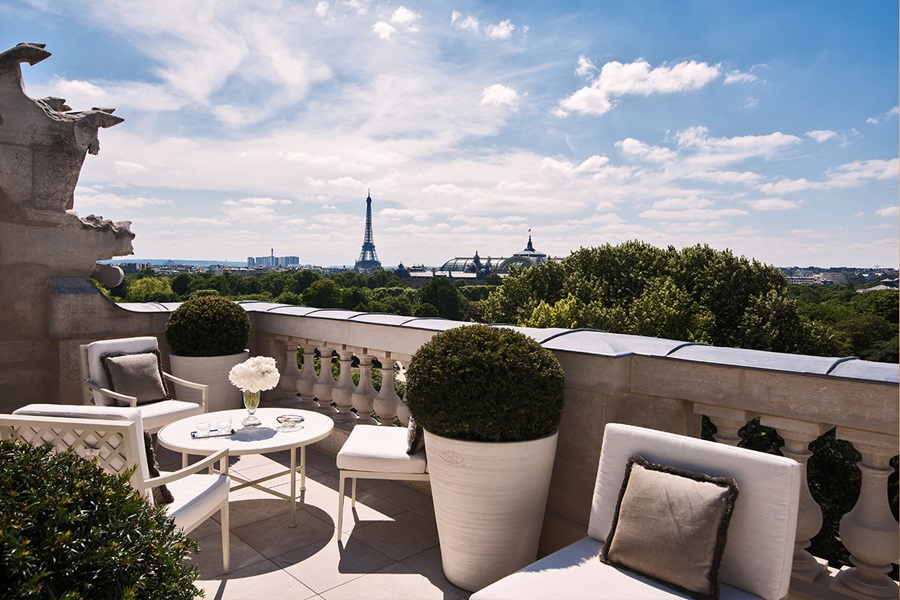 Von der 125 qm großen Terrasse der Suite Bernstein haben Sie einen atemberaubenden Blick über die Sehenswürdigkeiten von Paris