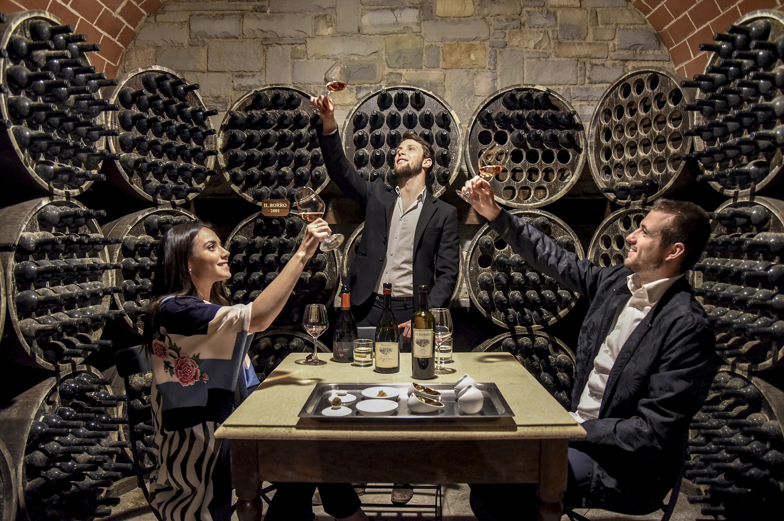 Weinprobe im hoteleigenen Weinkeller