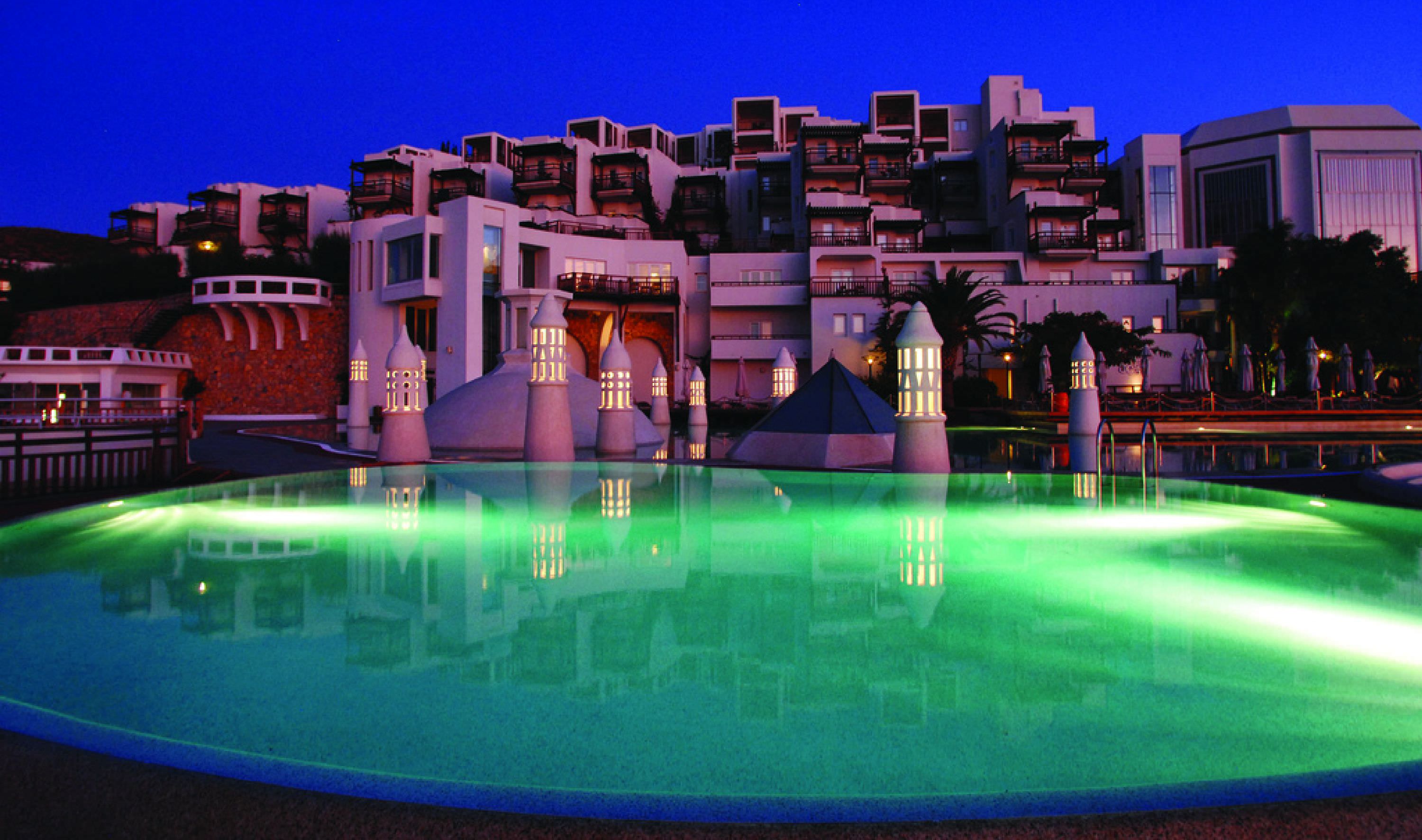 Ein Highlight auch bei Nacht - der Pool