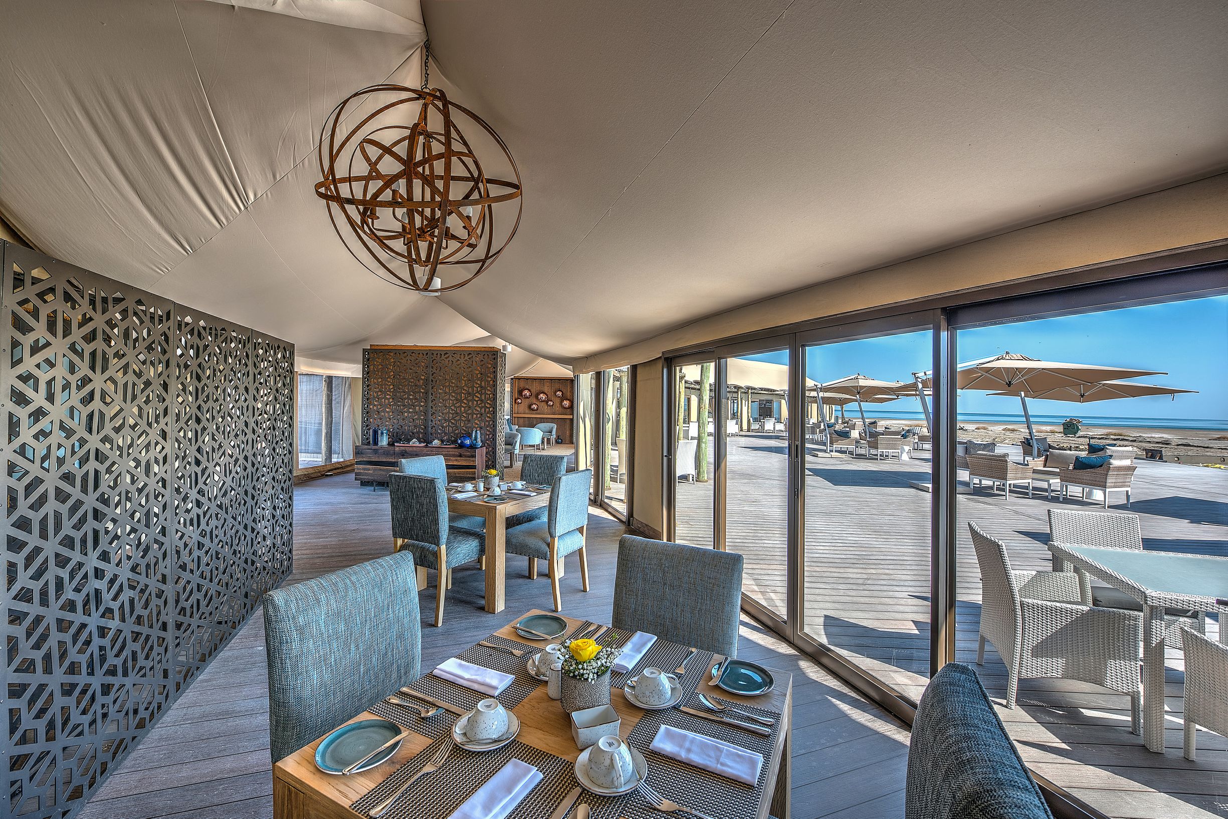 Genießen Sie die arabische Küche im Restaurant der Lodge