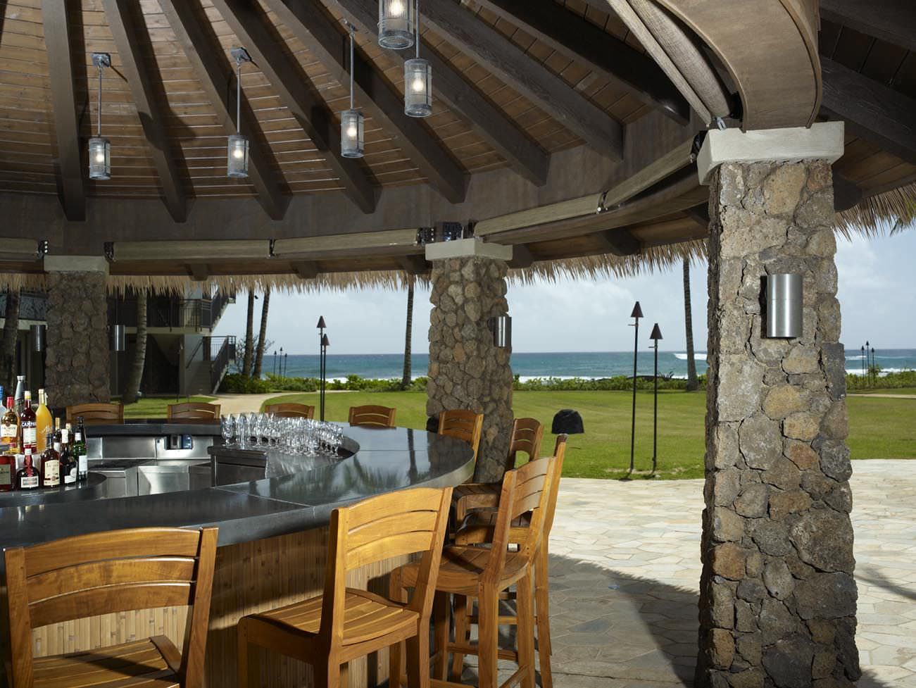 Geniessen Sie einen Drink an der Bar