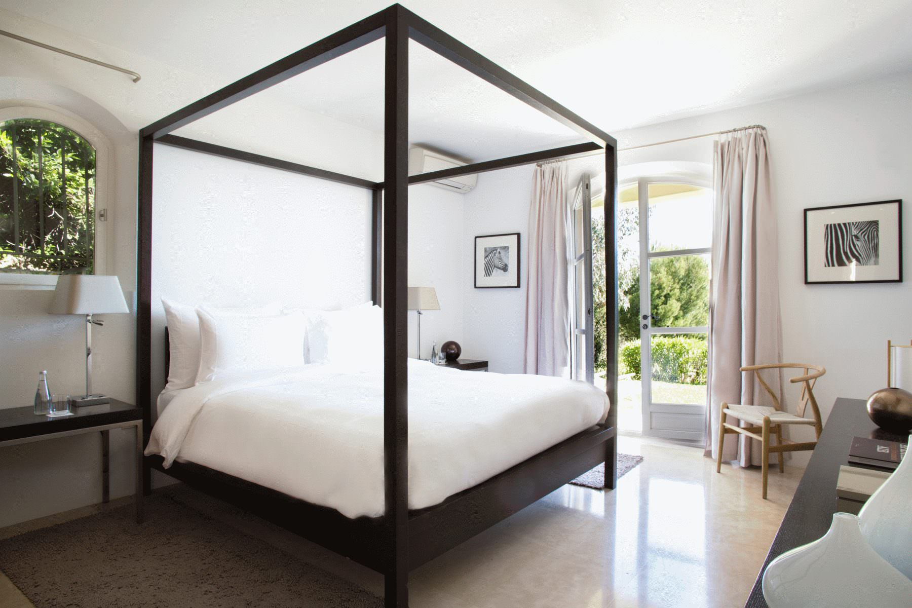 Vom Sonnenschein geweckt werden