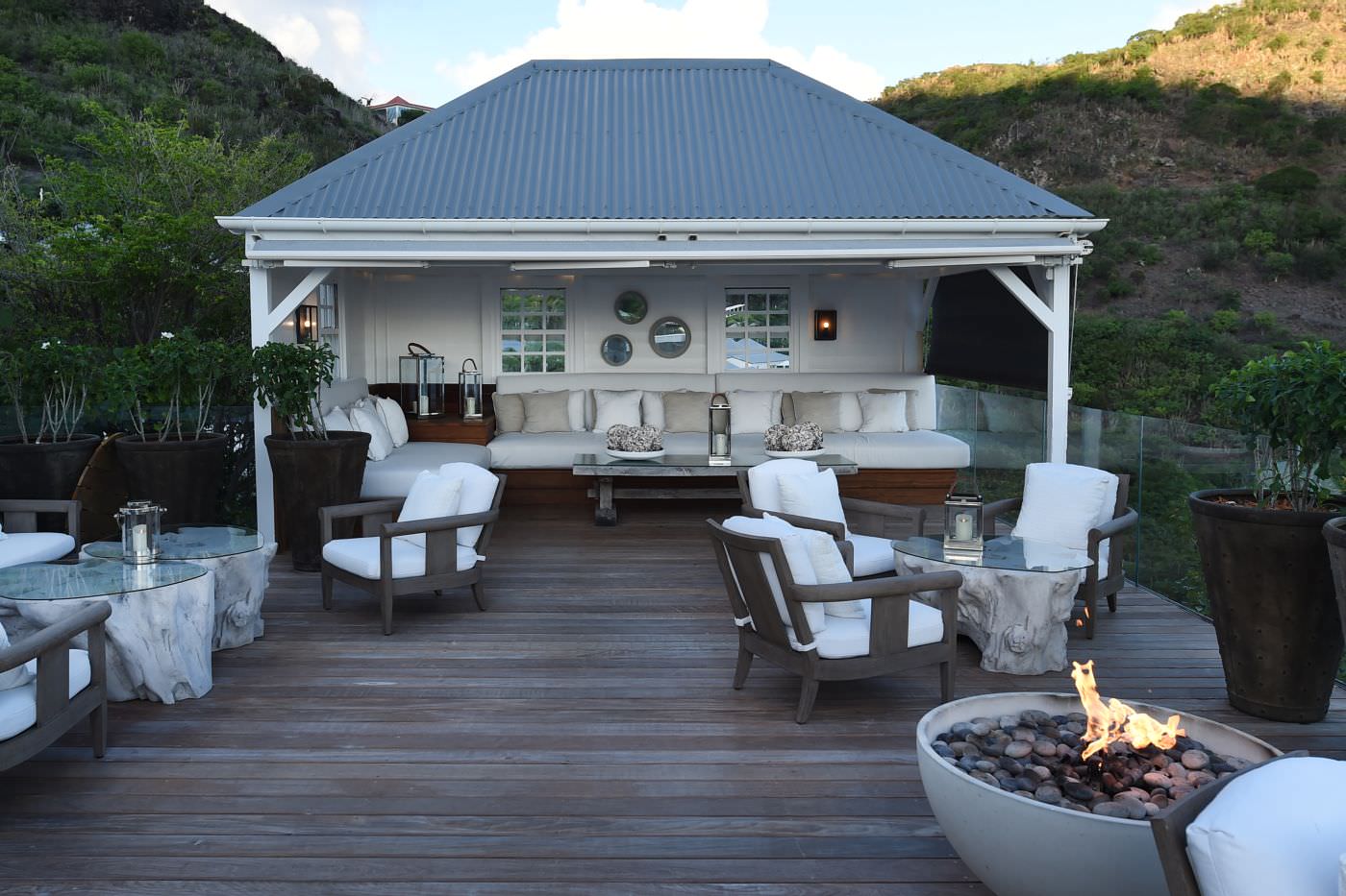 In der Abendsonne mit Blick auf das Meer lädt die "Le Bar" auf einen schönen Abend mit Freunden ein. 