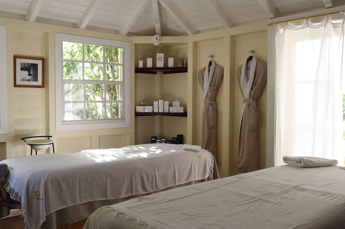 Exzellente Therapeuten verwöhnen Sie im Spa bei Massagen und Anwendungen. 