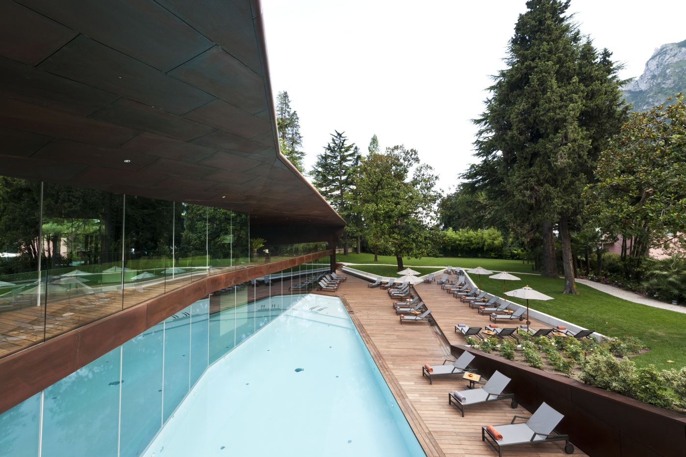 Entspannen Sie am Pool des Resorts