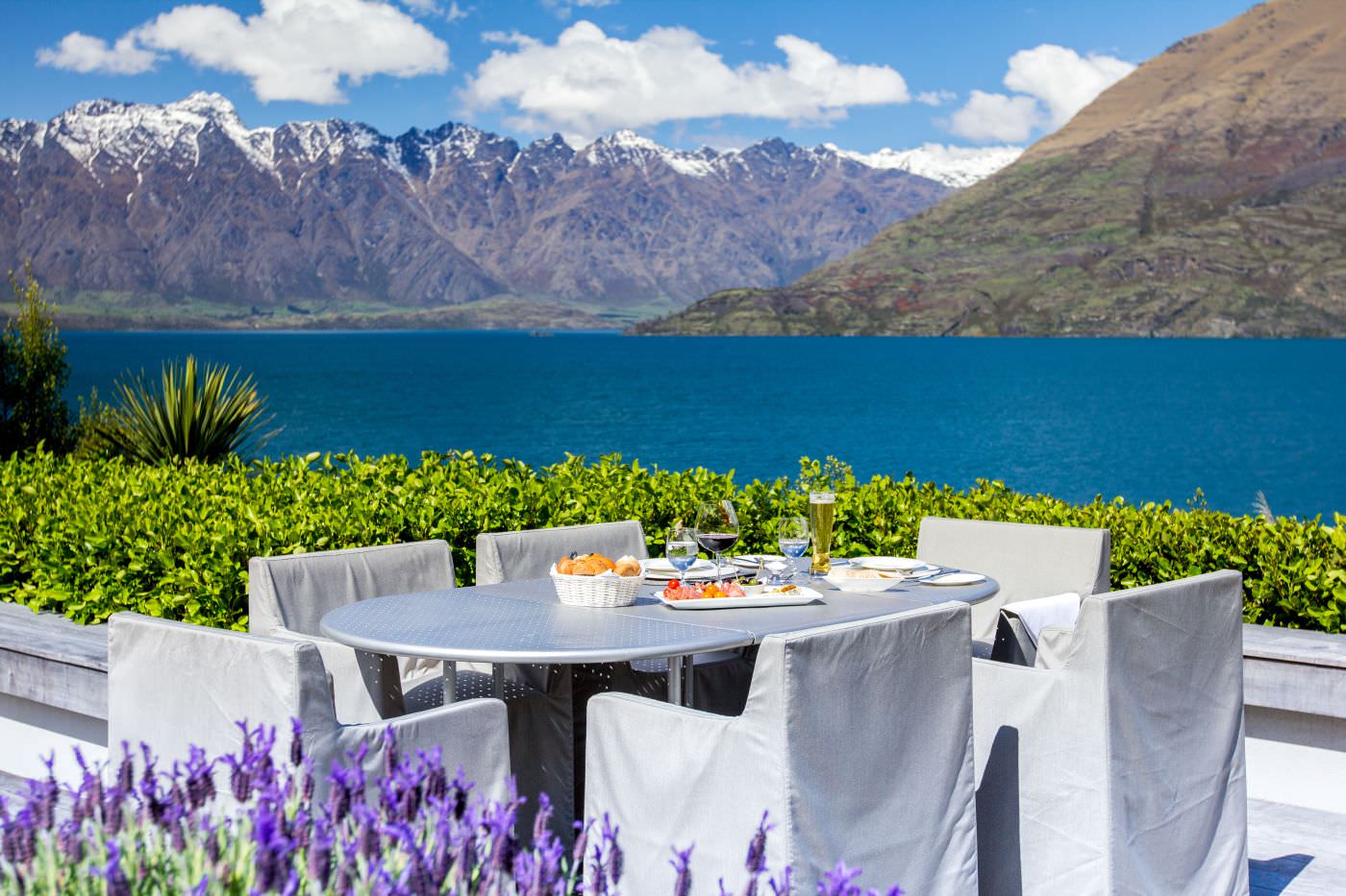 Speisen mit Blick auf die Berge