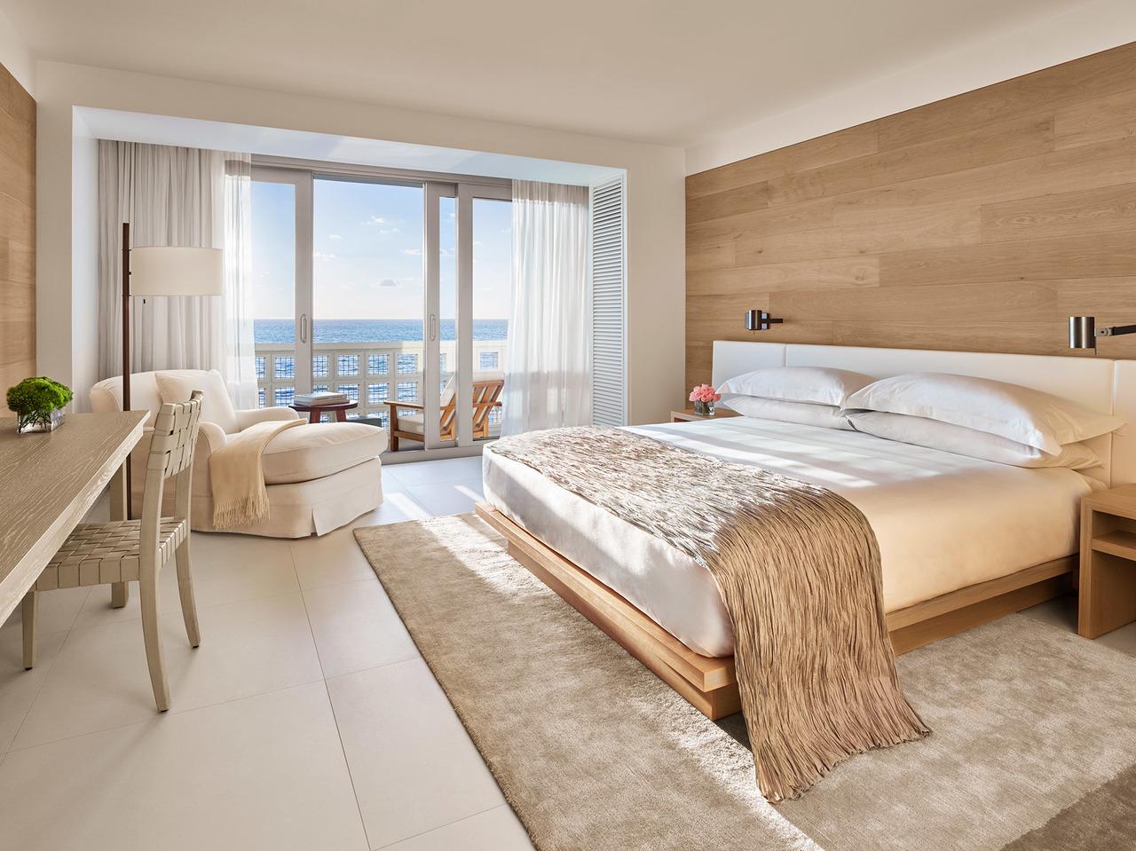 Die Zimmer sind geschmackvoll in hellen Tönen gehalten