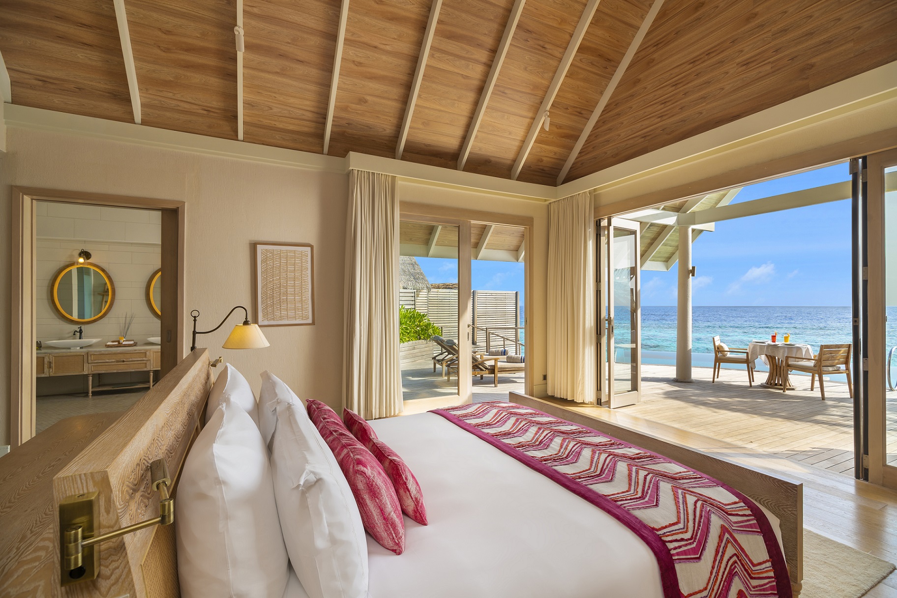 Ihre großzügige Water Pool Villa