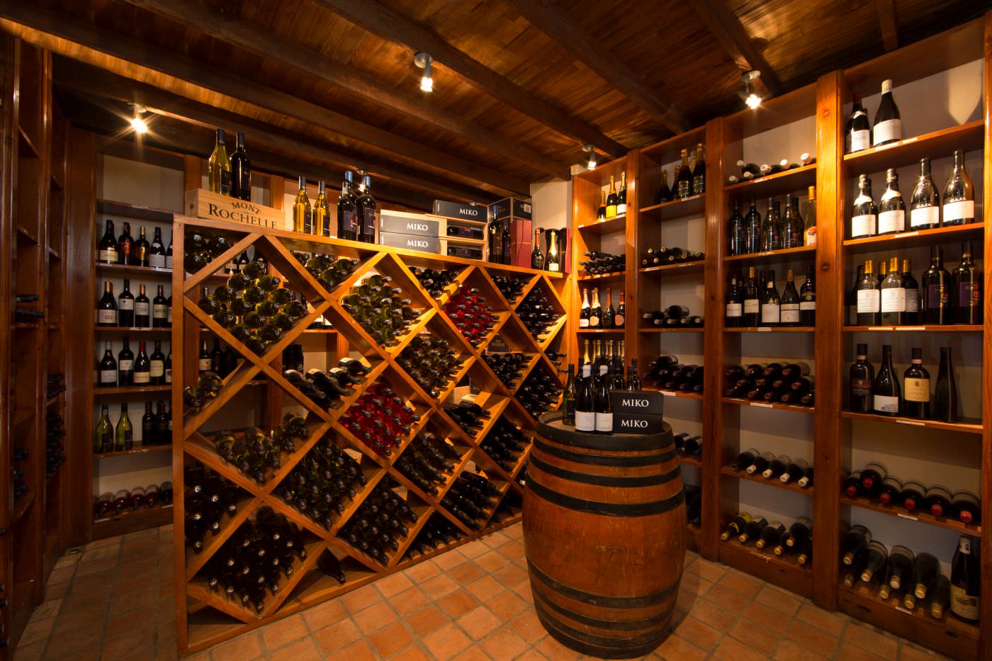 Der Weinkeller mit seiner vorzüglichen Auswahl...natürlich auch Mont Rochelle Weinen
