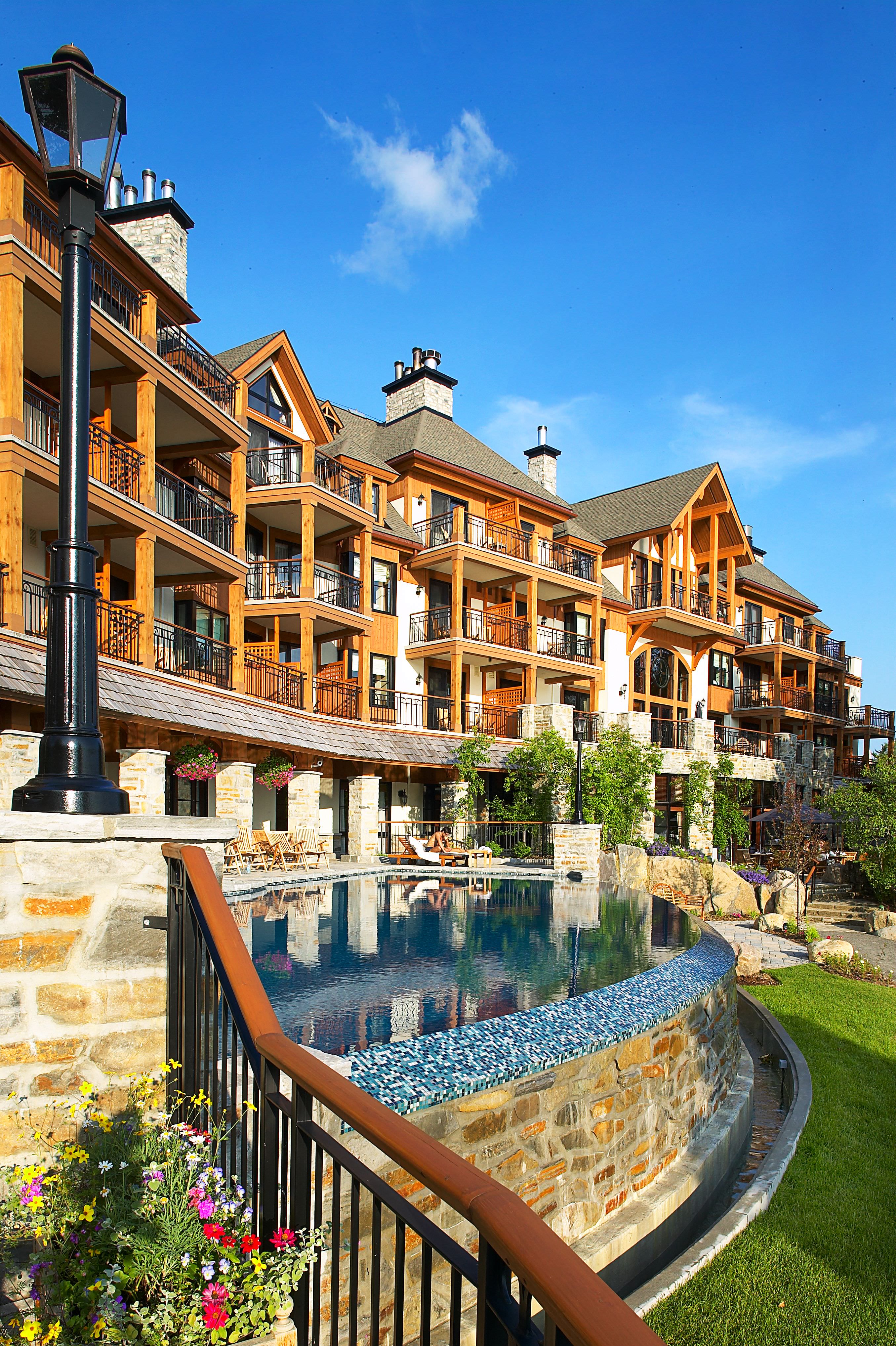 Der Pool bietet Erfrischung an heissen Sommertagen