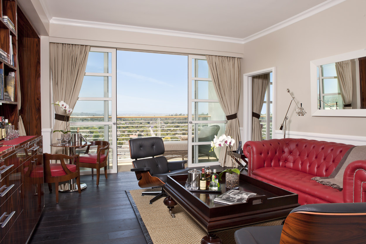 Der elegante Wohnbereich einer der Suiten