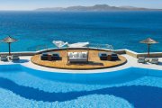 Herzlich Willkommen im Mykonos Grand Hotel