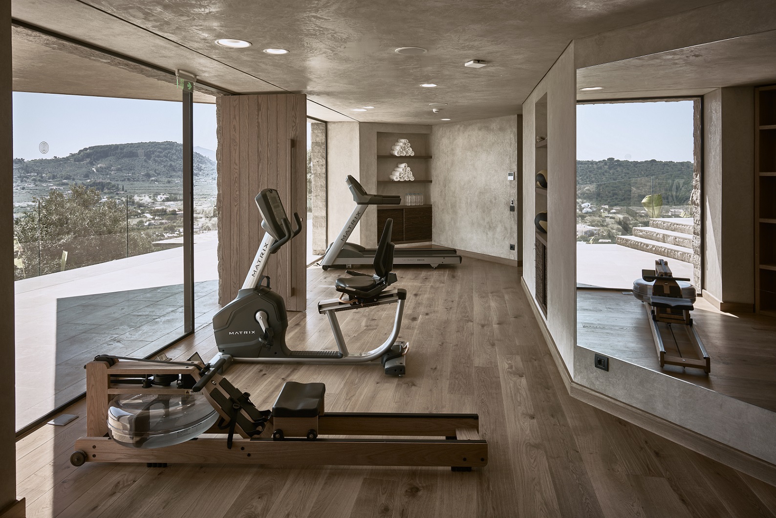 Der Hotelgym mit Panoramablick